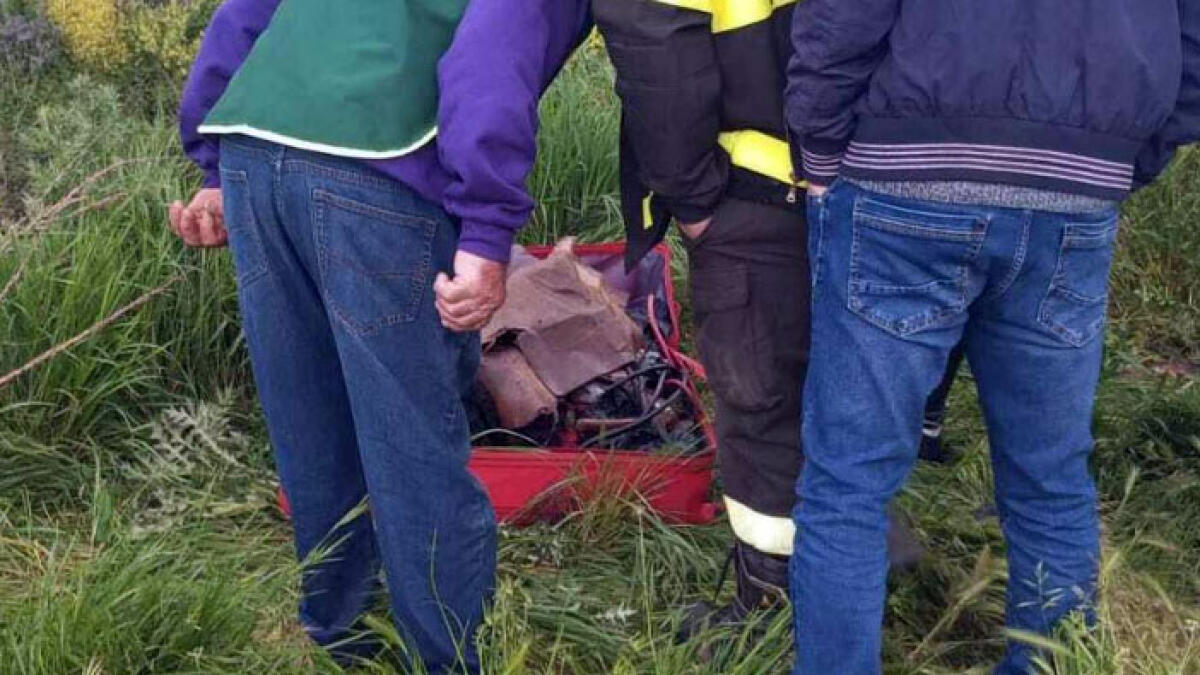 Spunta una valigia sospetta nel fiume - 