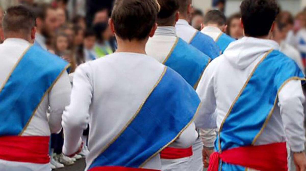 Due donne litigano alla processione della Madonna dell'Arco, spari e feriti - 