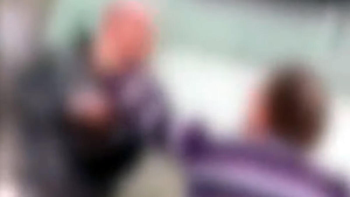 Rissa con coltelli e bastoni, la moglie di uno dei due riprende tutto GUARDA IL VIDEO - 