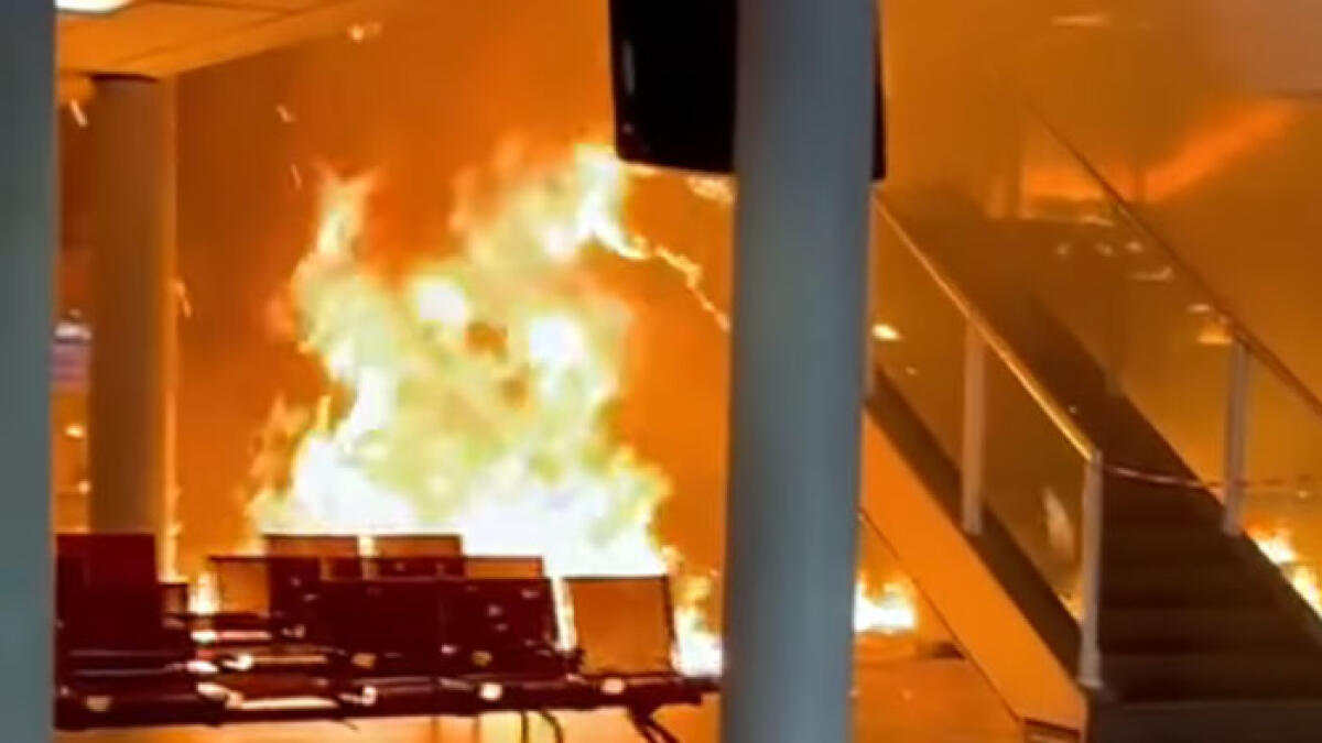 Terribile incendio al polifunzionale dell'Asl - GUARDA IL VIDEO - 