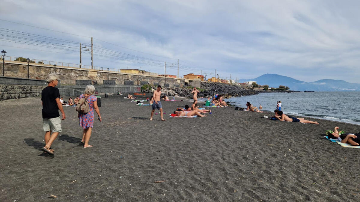 La spiaggia pubblica vesuviana viene riaperta e consegnata ai cittadini - 