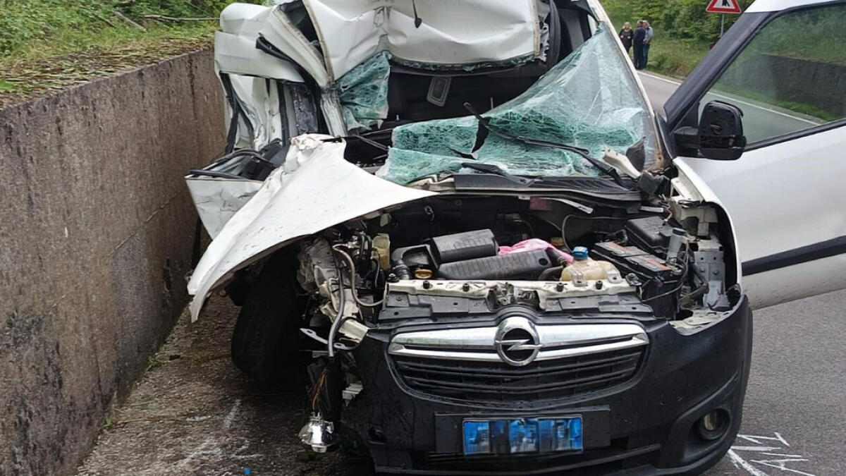 Violento tamponamento ,c'è un ferito grave - 