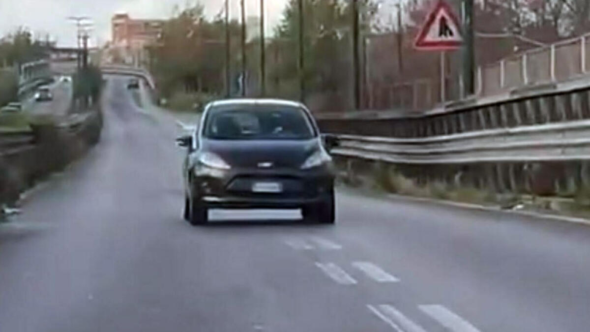 Auto con a bordo tre donne e una bimba va contromano sull'A2 - 