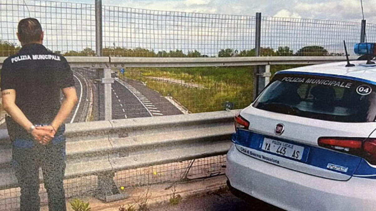 Sassi dal cavalcavia sulla Statale 268, a Somma Vesuviana parte il presidio fisso - 