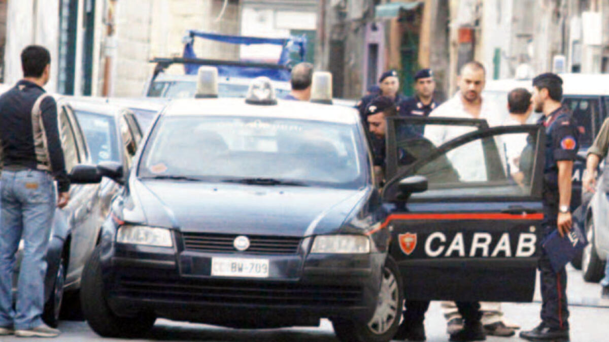 Vanno dai carabinieri per fare una denuncia, ma erano a bordo di uno scooter rubato - 