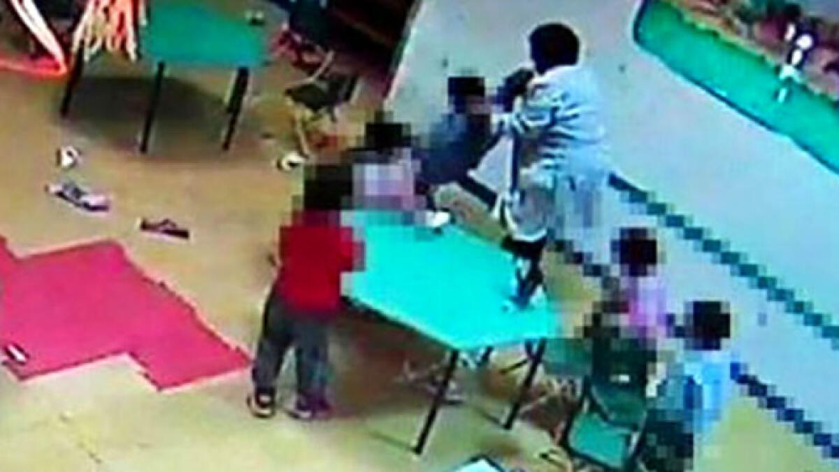 "Scemo, ti faccio piangere". I maltrattamenti della maestra ai bambini - 