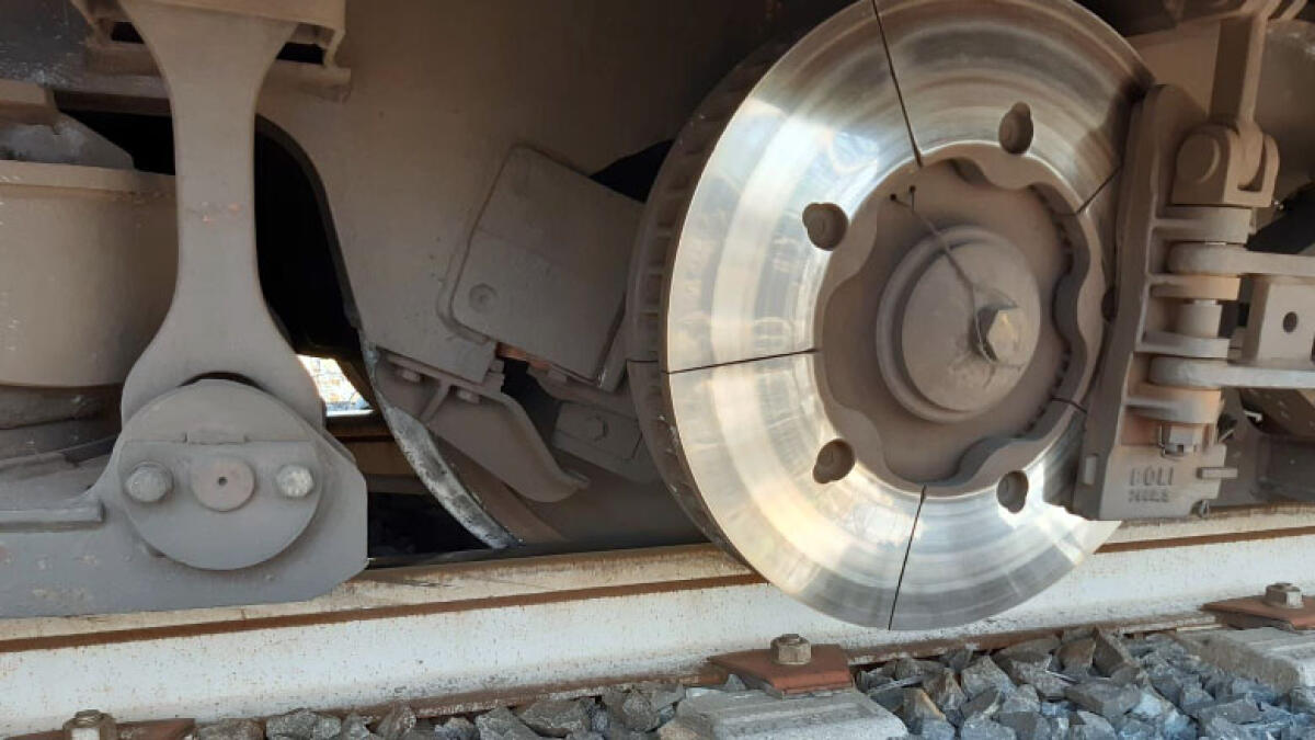 L'accusa contro Eav: "Nessuna avaria, il treno Circum ha perso il serbatoio e stava per deragliare" - 