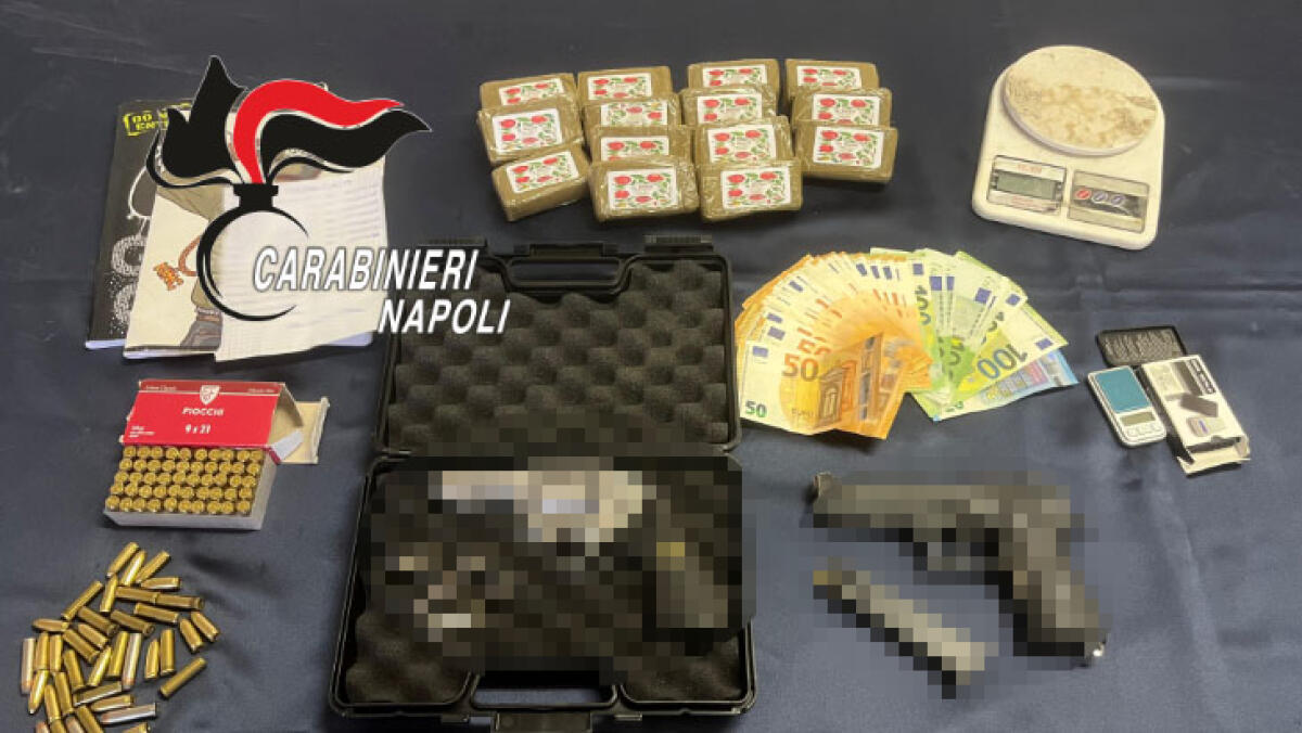 Panetti di droga e pistole in cantina, preso nei Paesi Vesuviani - 