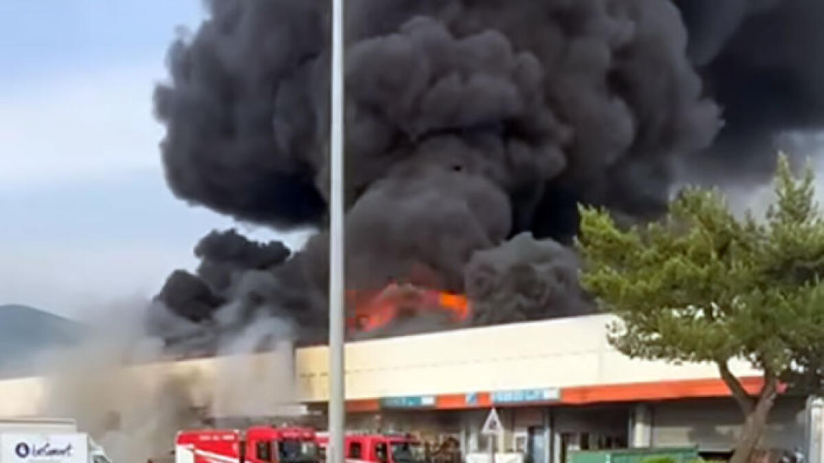 Vasto incendio all'Interporto di Nola: "Chiudete le finestre" - 