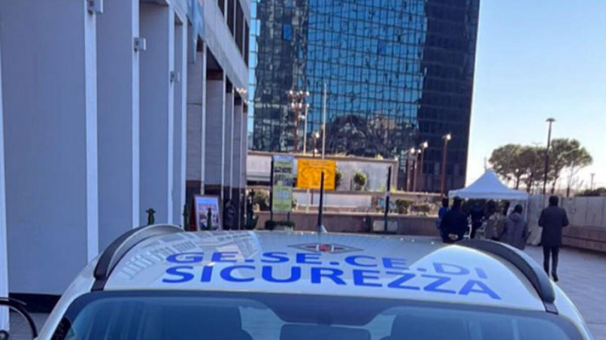 Centro direzionale, ladro d'auto bloccato dalla Gesecedi - 