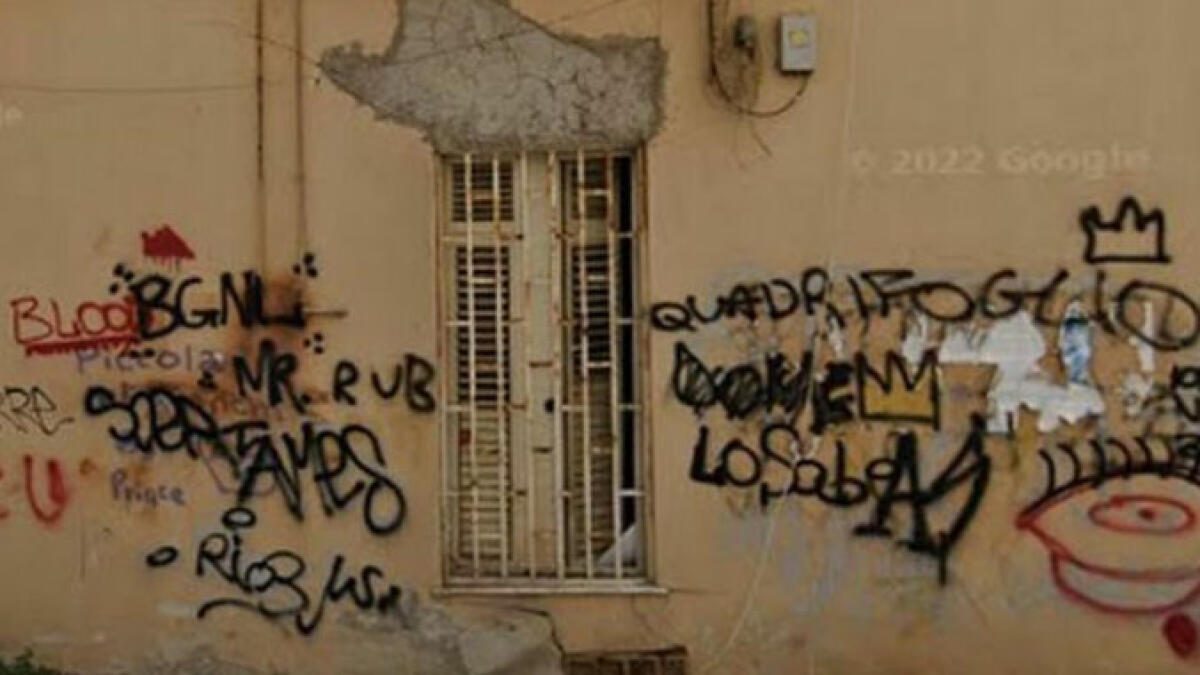 A Bagnoli si abbatte l'edificio pericolante - 