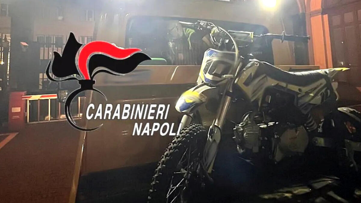 A 9 anni sfreccia in minimoto in strada - 