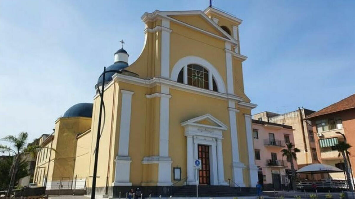 Ordigni davanti alla chiesa dei Paesi Vesuviani, arrestato 43enne - 