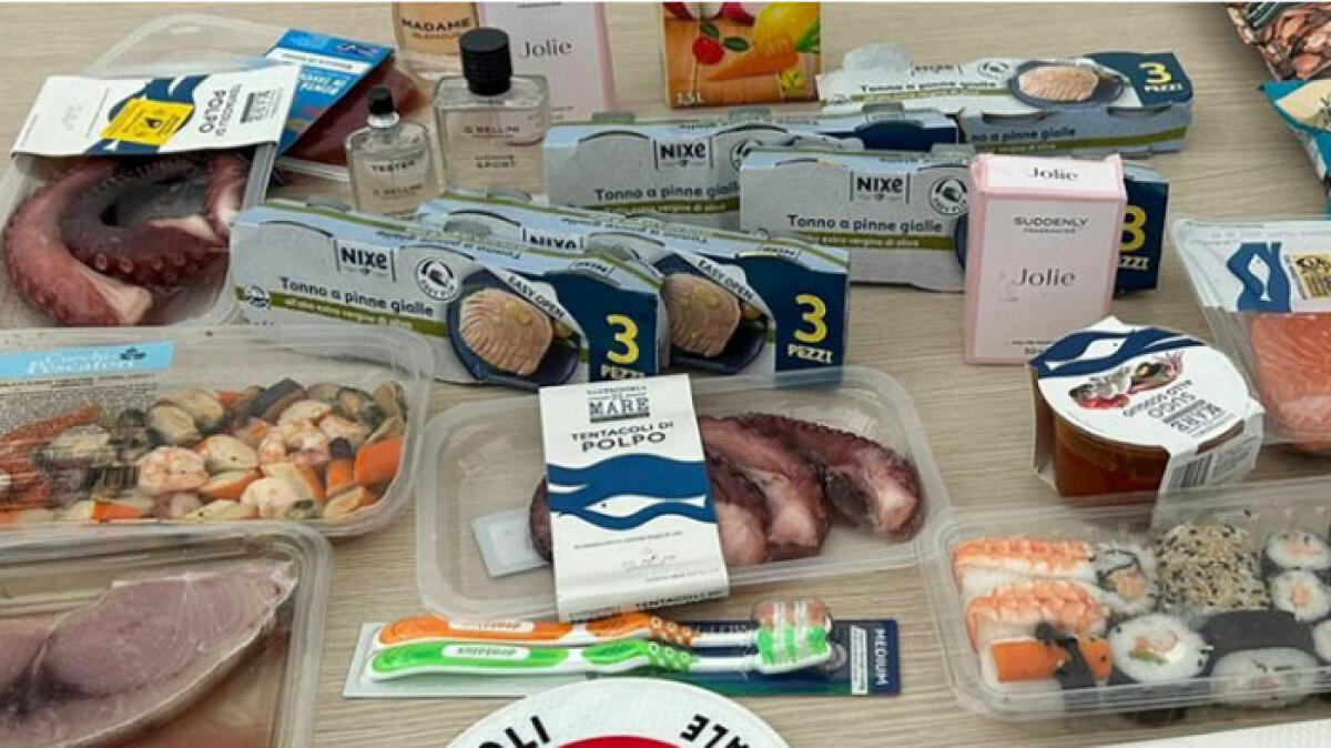 Ruba pesce, snack e profumi al supermercato - 