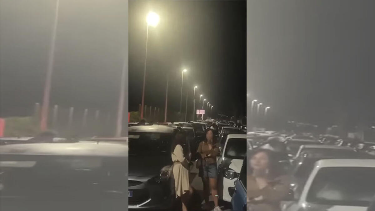 Caos sui lidi flegrei, bloccati nel traffico fino a notte fonda - 