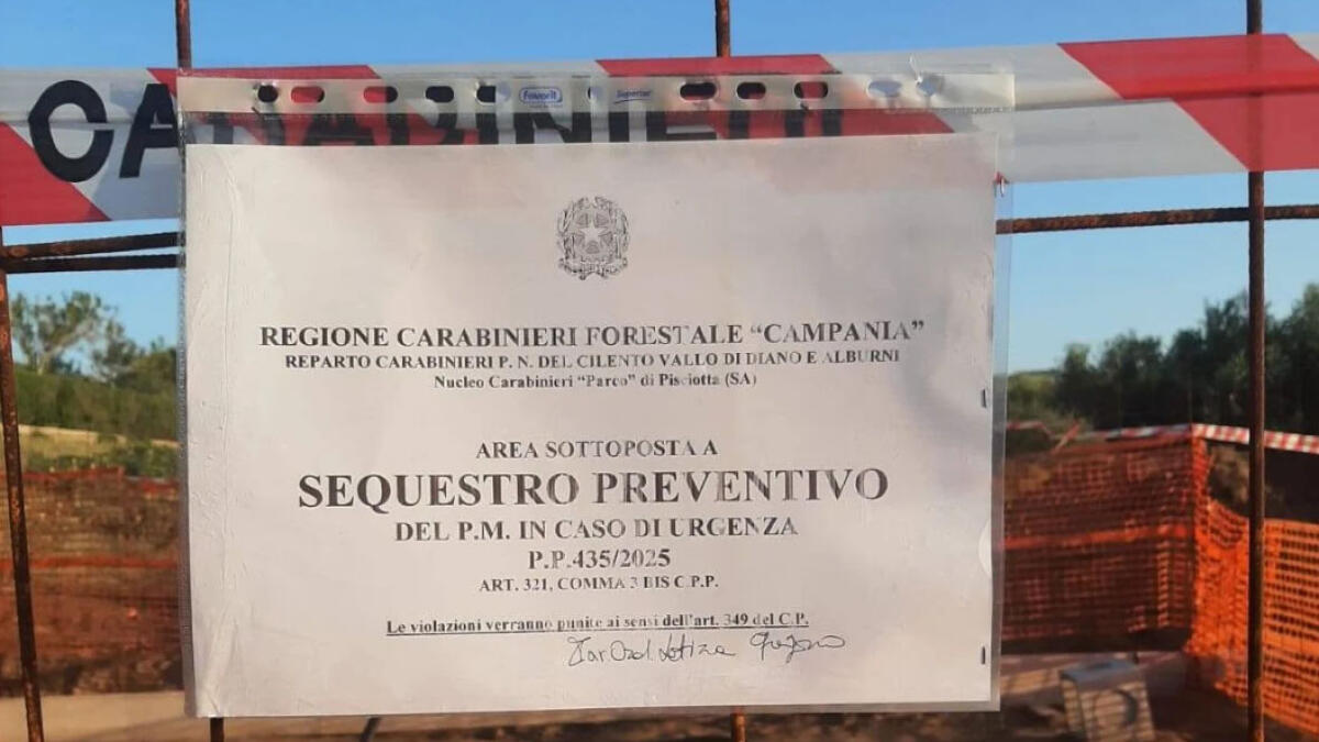 Maxi-antenna sequestrata davanti al mare Bandiera Blu - 