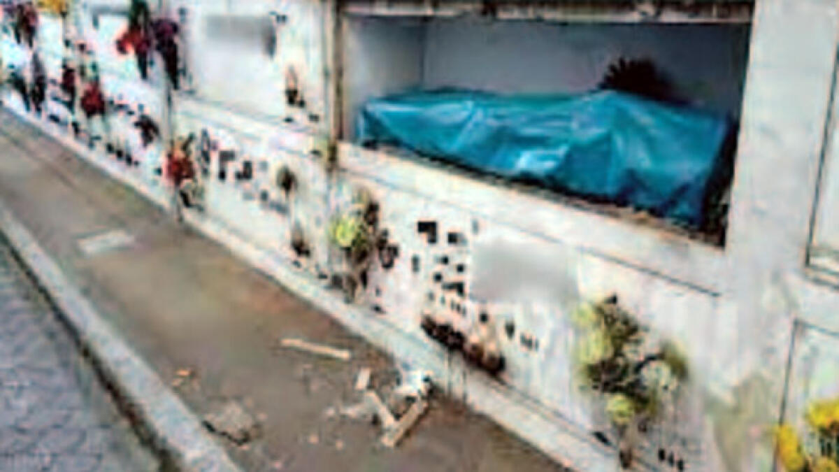 Esumazione illegale al cimitero, scatta il blitz - 