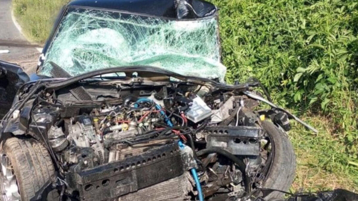 Auto finisce contro bus di linea, muore 19enne - 