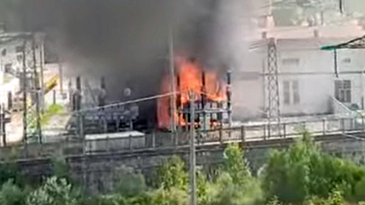 Grosso incendio blocca il traffico ferroviario - 