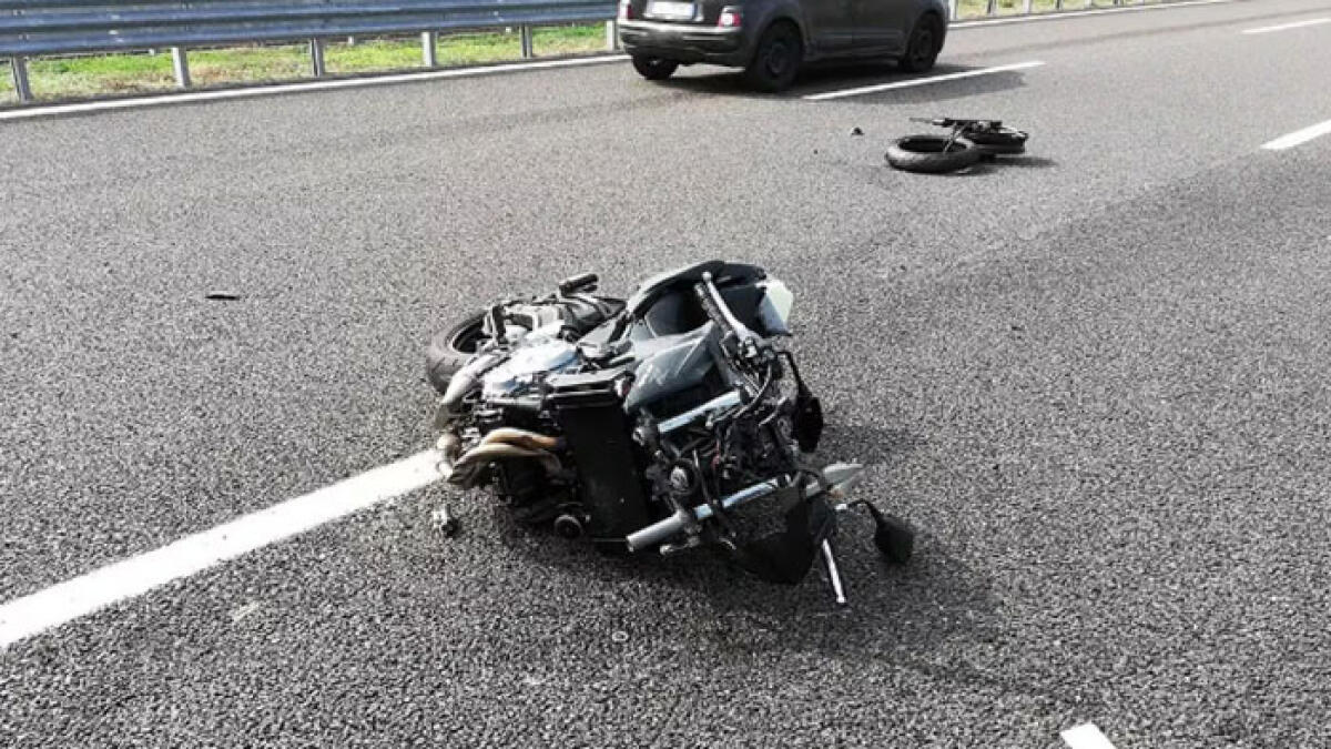 Schianto con la moto, muore a 30 anni - 