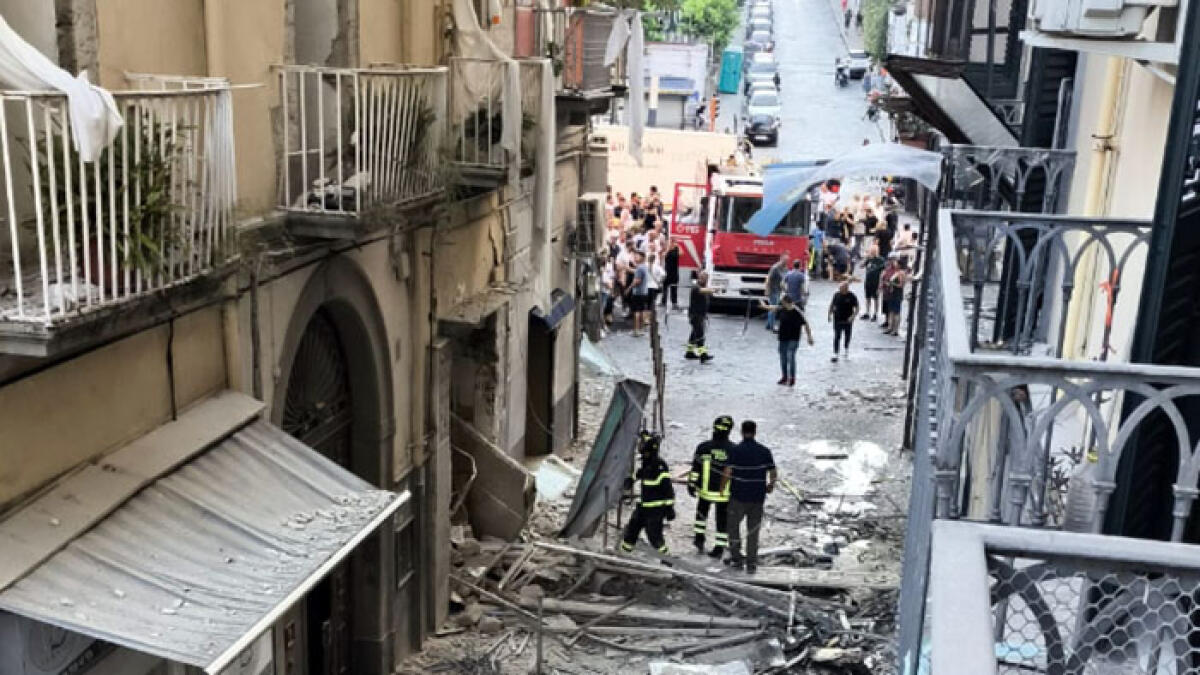 Esplosione fa crollare ala della palazzina, donna sotto alle macerie - 