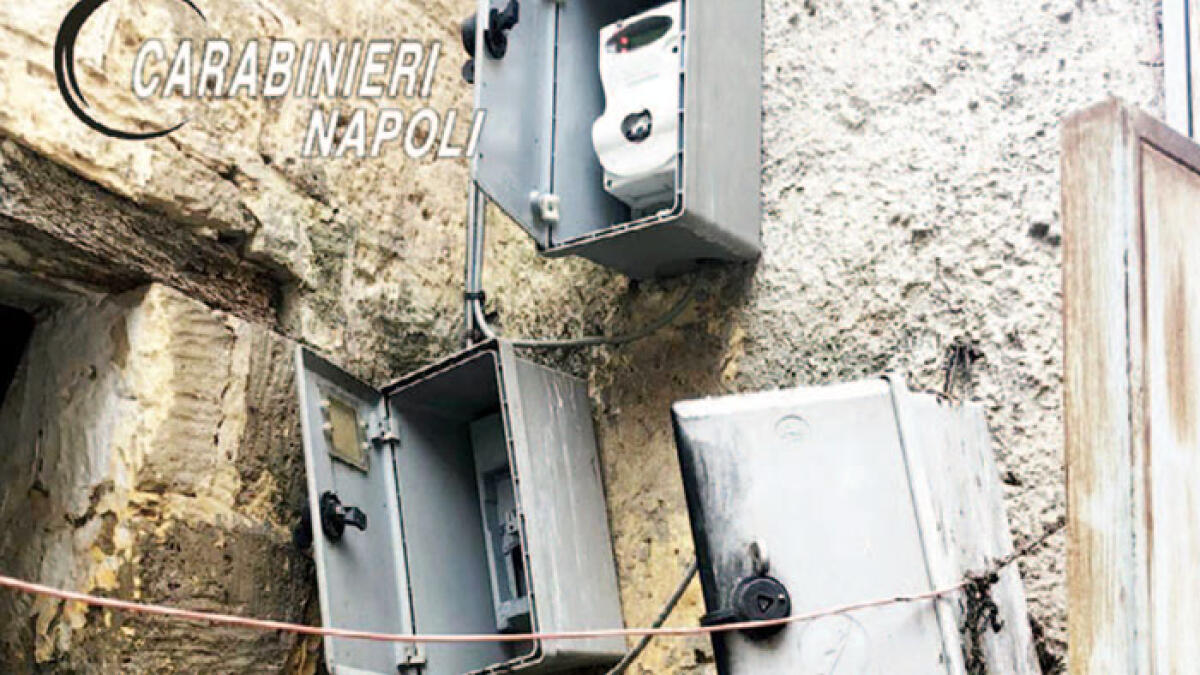 Scoperte sei case allacciate alla rete elettrica pubblica, blitz nel Vesuviano - 