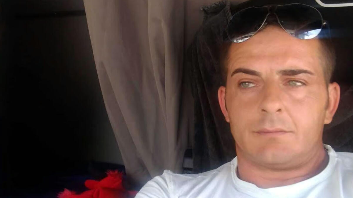 La mamma lo trova morto nel sangue davanti casa - 