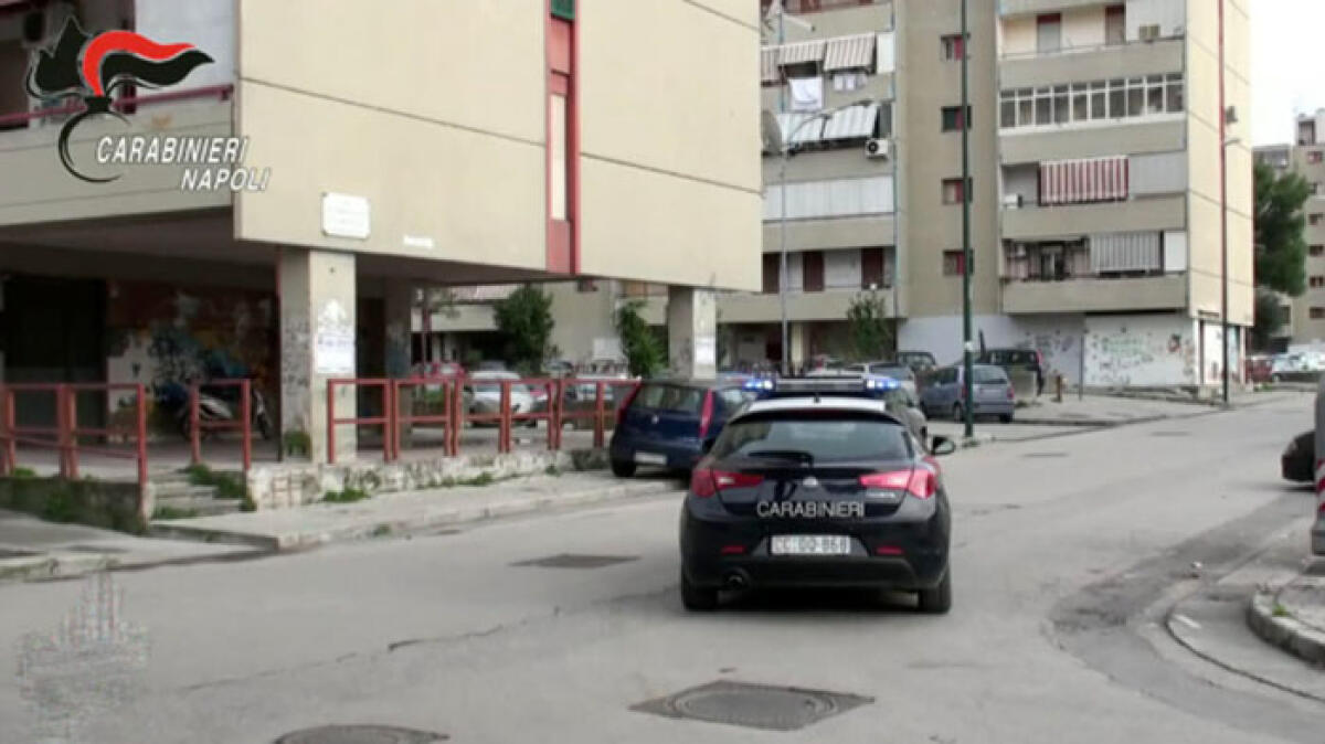 La camorra occupa un intero palazzo, scatta il blitz per lo sgombero - 