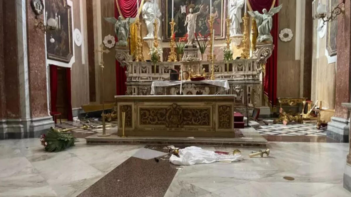 Uomo con problemi psichici entra nel Santuario e lo devasta - 