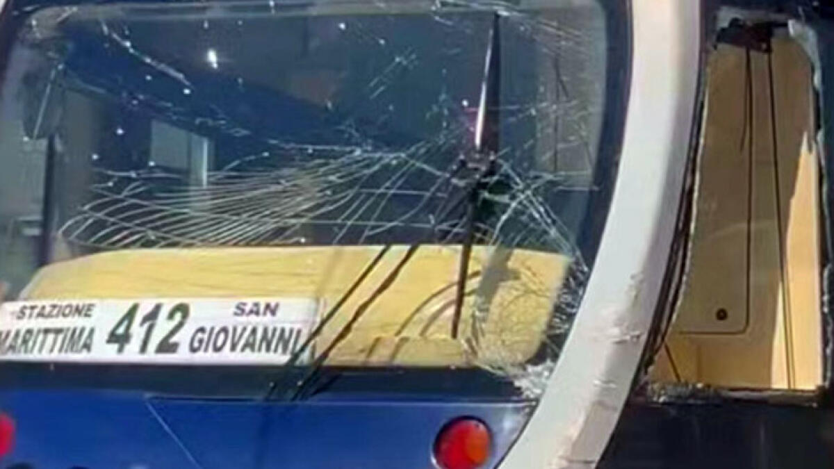 Scontro tra il tram ed il mezzo dei rifiuti - 