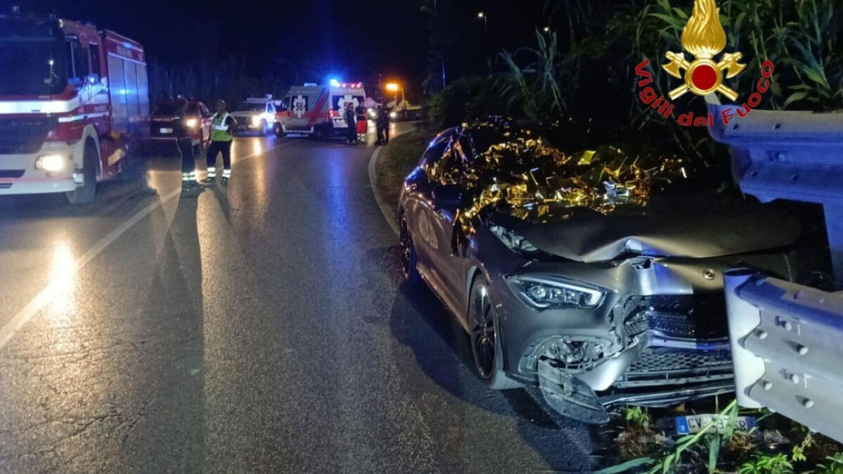 Finisce fuori strada e muore sul colpo - 