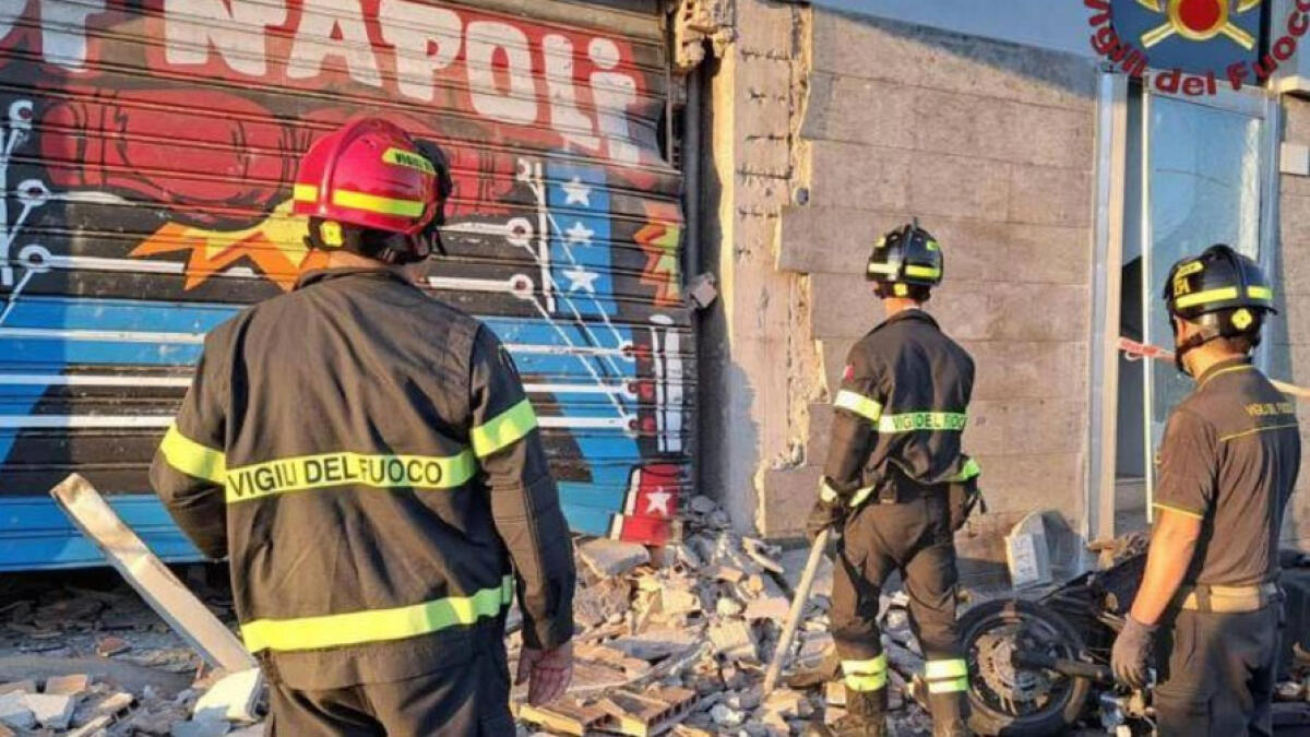 Esplode bomba davanti alla palestra dell'ex campione di pugilato - 