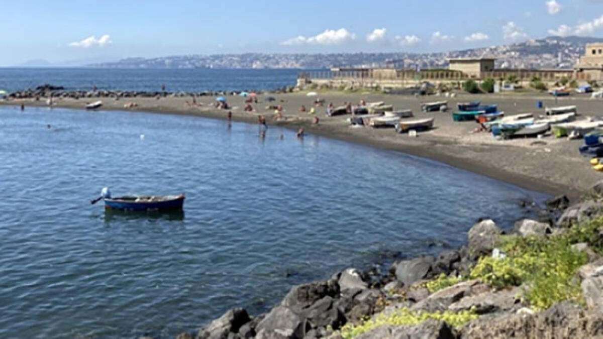 Torna balneabile il tratto di mare vesuviano - 