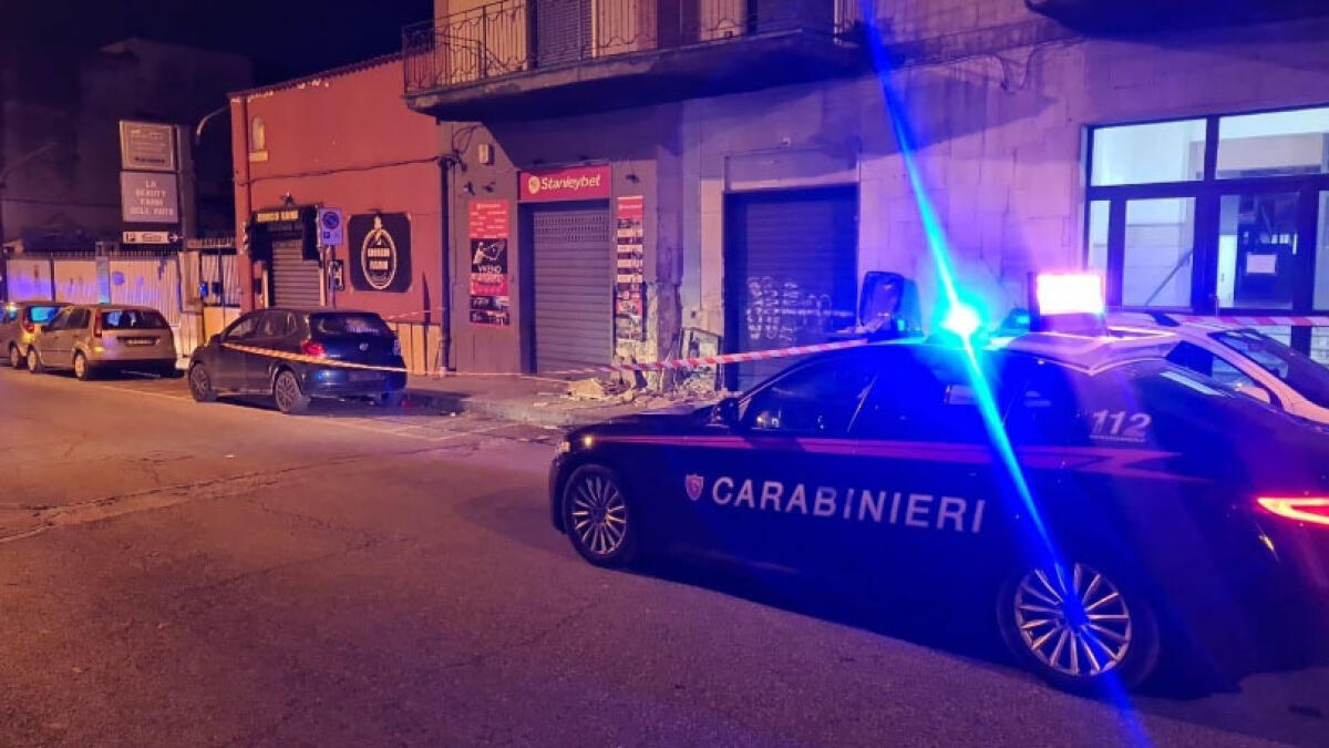 Esplosione al tarallificio, ingenti danni e case vicine annerite - 