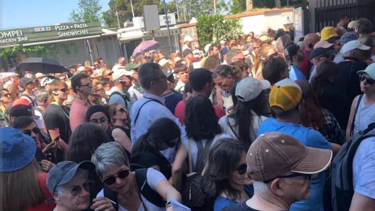 Scavi di Pompei, file di ore sotto al sole - 