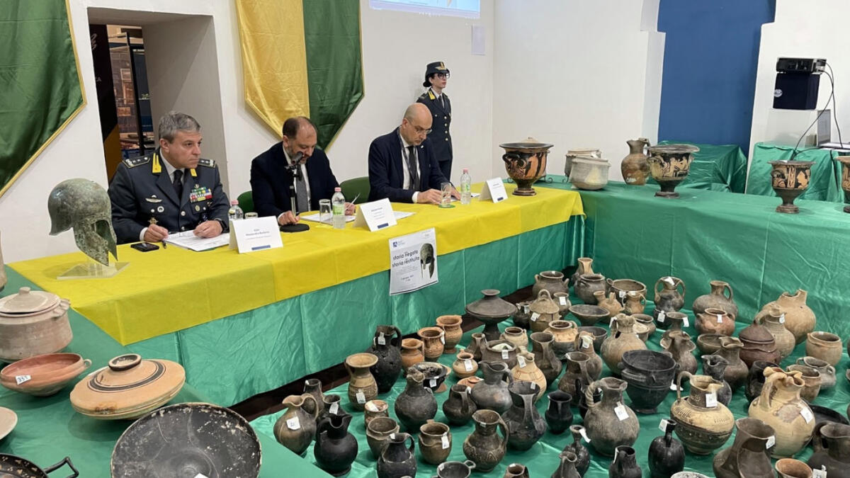 Recuperati 398 reperti trafugati - 