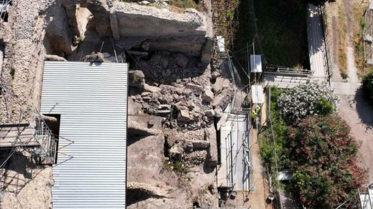 Forte scossa ai Campi Flegrei, in concomitanza viene giù una struttura negli Scavi di Pompei - 