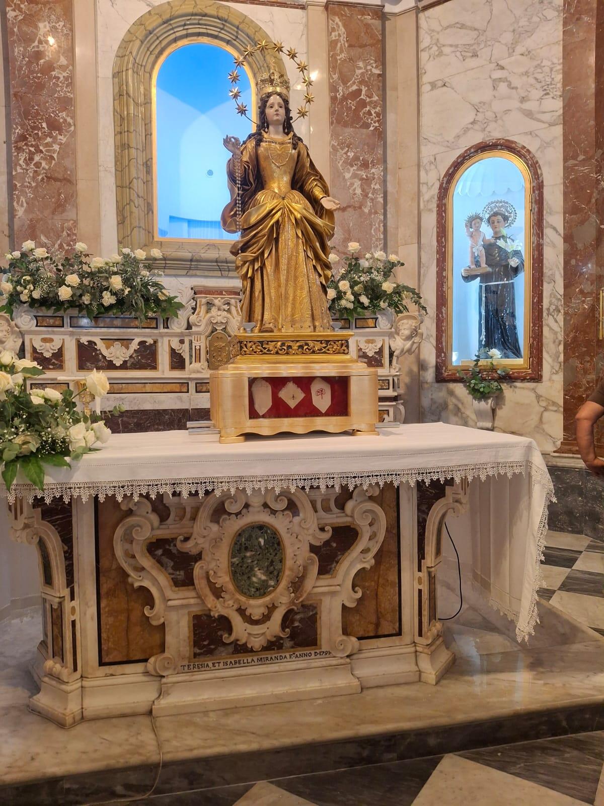 Irrompono nella Chiesa del Flocco, la comunità è sotto choc - 