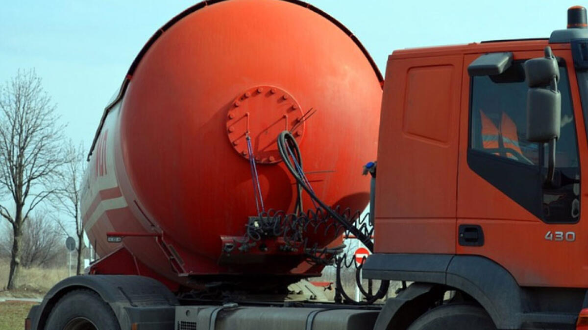 Autocisterna perde gas mentre scarica - 