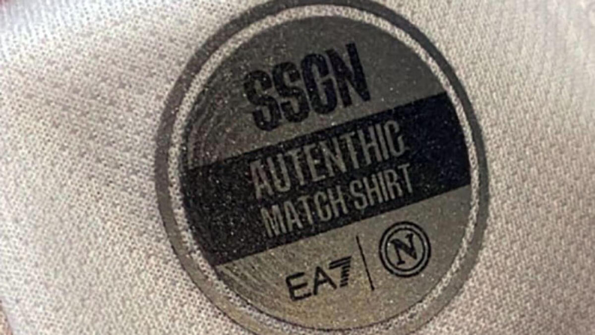 Brutto errore sulla nuova maglia Scudetto del Napoli - 