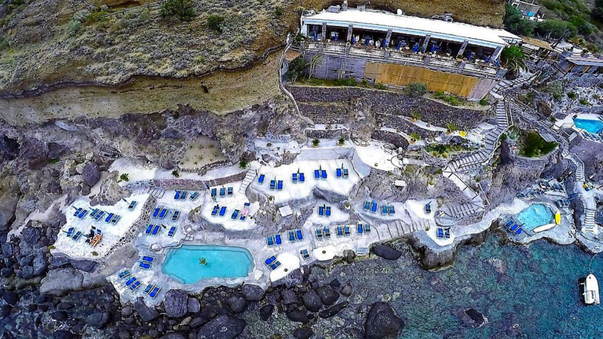 Maxi-lottizzazione abusiva, sequestro a storico hotel sul mare - 