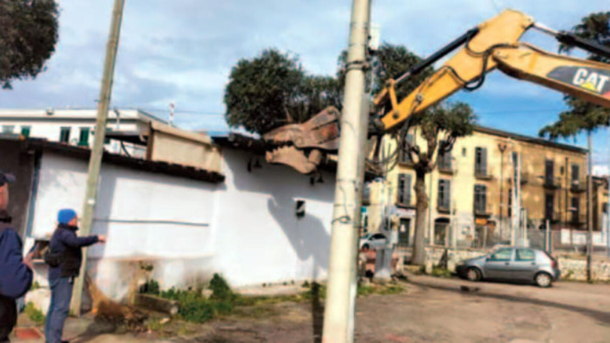 Casa abusiva nella scuola, scatta la demolizione sul Vesuvio - 
