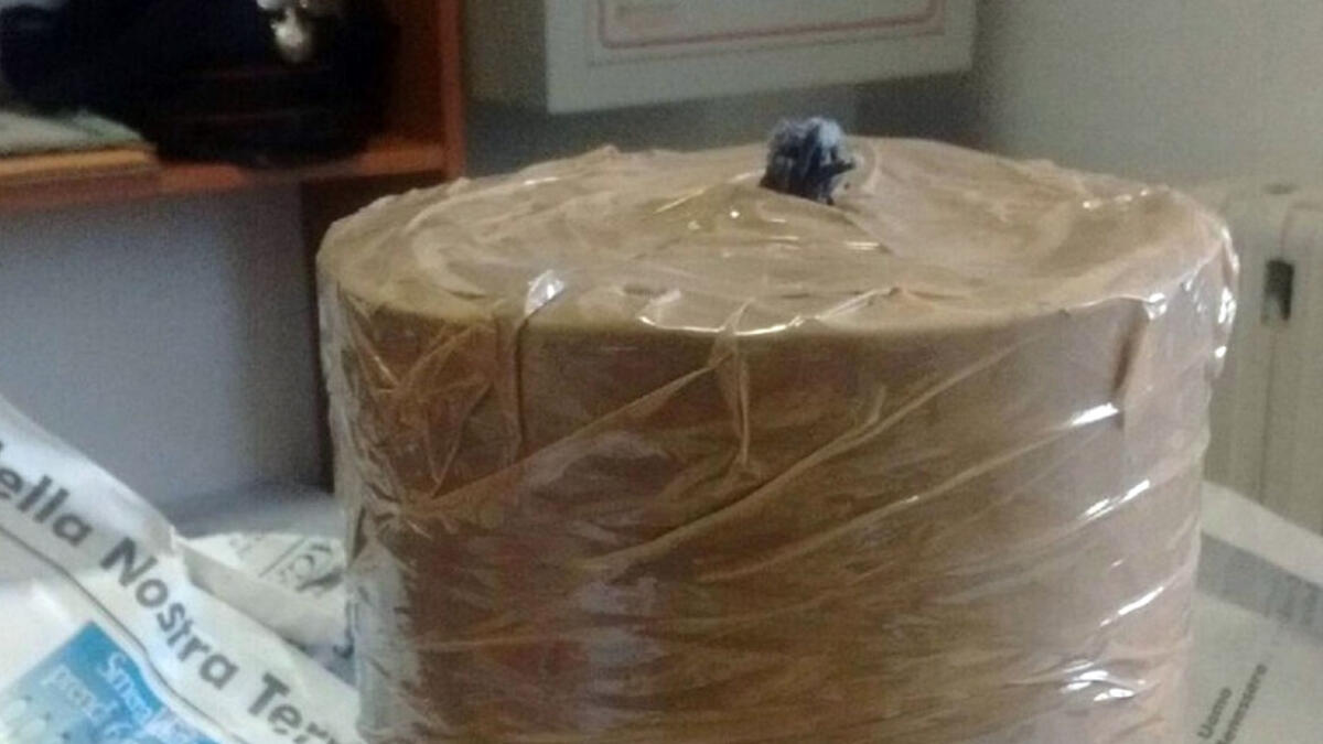 Scafati, scoperto in casa con due bombe e la droga - 