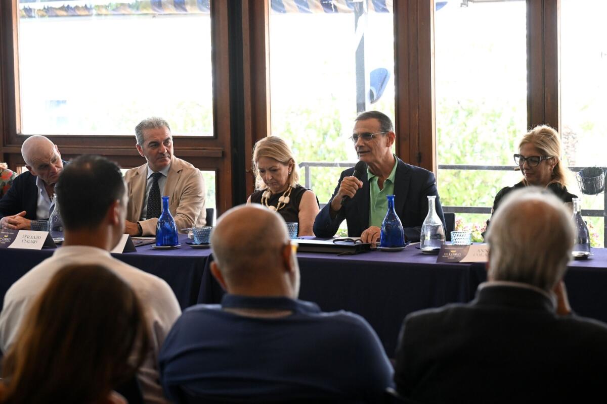 Presentato il cartellone della rassegna nazionale #unlibrosottolestelle - 