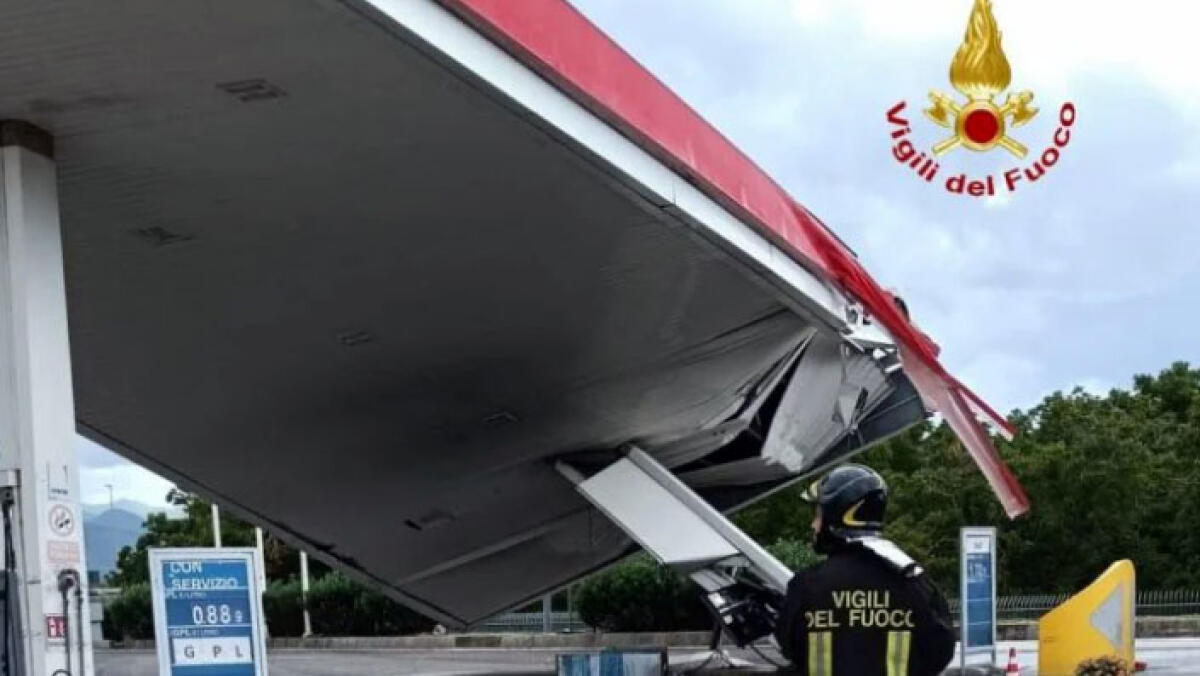 Crolla pensilina sui distributori di Gpl dell'A30 - 