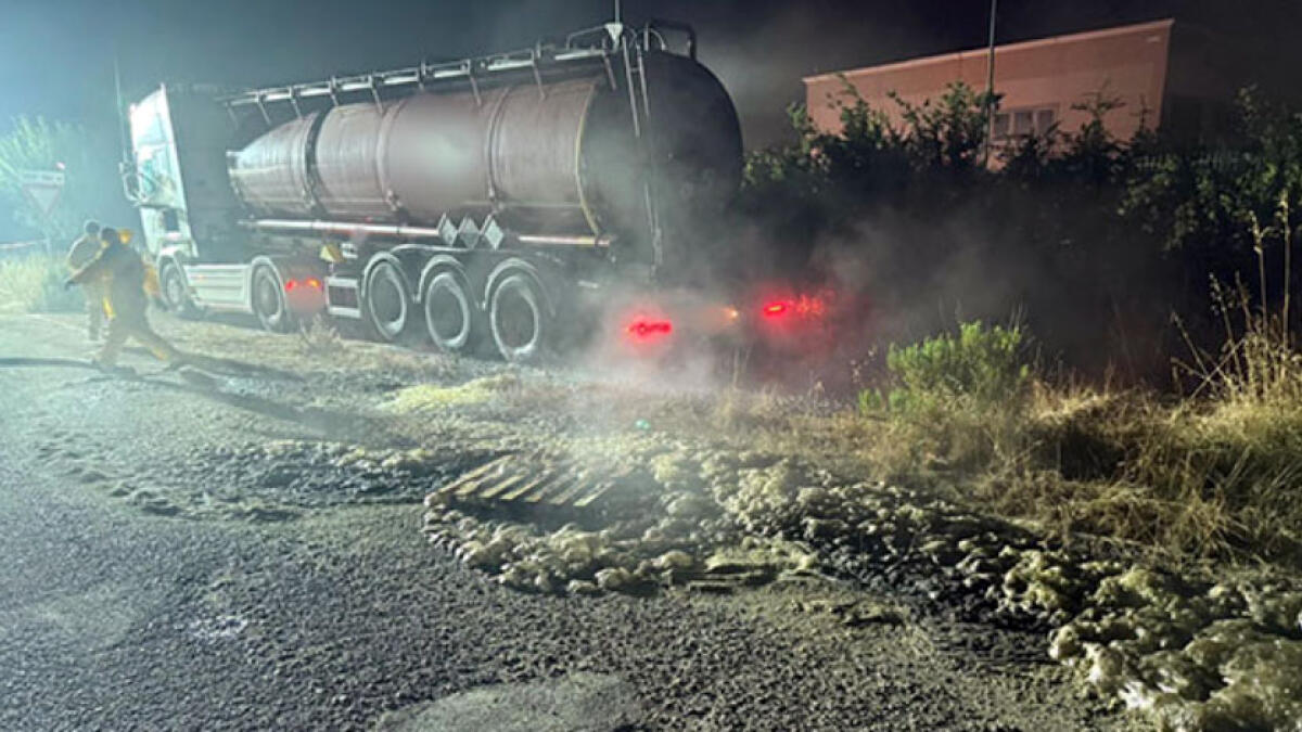 Autocisterna perde acido cloridico - 