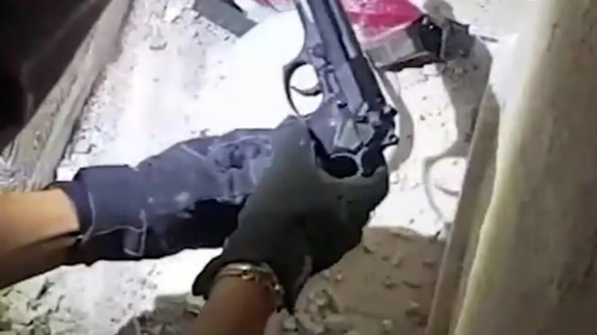 Blitz anticamorra, armi nascoste anche nei congelatori - 