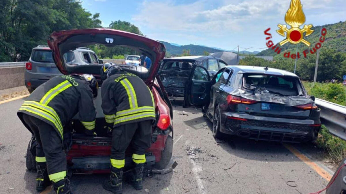Tre auto si tamponano, 10 feriti in ospedale - 
