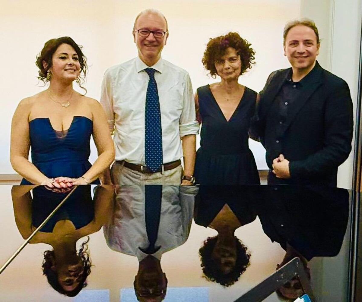 Nunzia D'Alessio emoziona il Ministro dell' Istruzione, Giuseppe Valditara - 