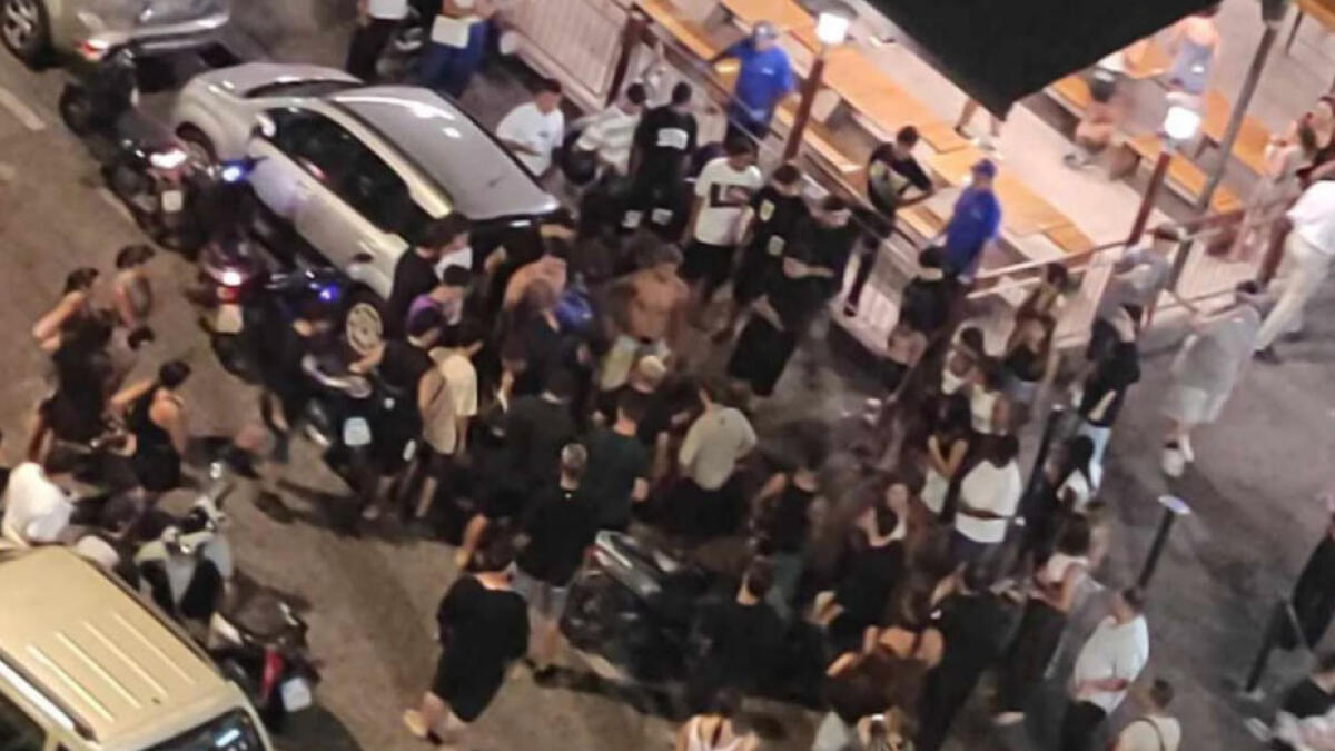 Incidente con feriti davanti al McDonald's, scoppia il caos - 